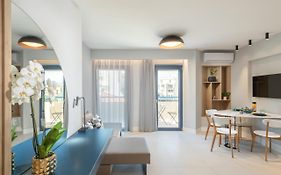 Evans Luxurious Apartment 1